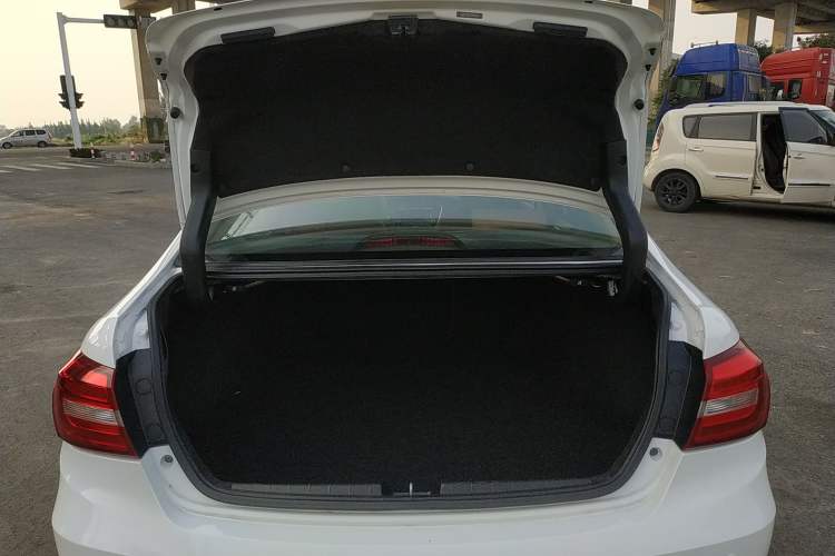 Used Great Wall C50 2016 1.5T Manual Fashion Edition Trunk