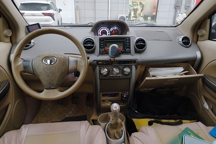 Used Great Wall Florid 2009 1.3 VVT Luxury Model Center Console