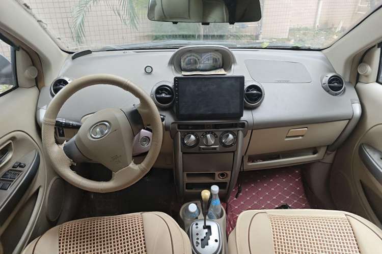 Used Great Wall Florid 2009 1.5 VVT CVT Luxury Edition Center Console