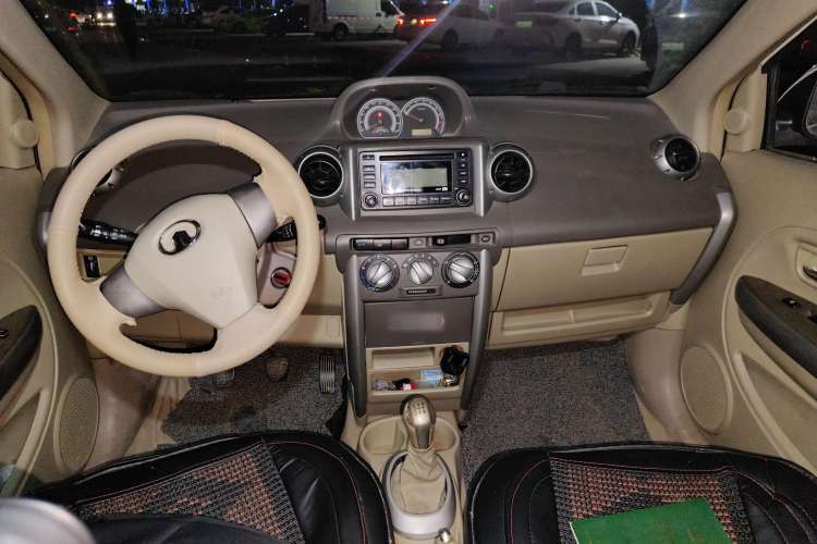 Used Great Wall Florid 2009 1.3 VVT Luxury Model Center Console