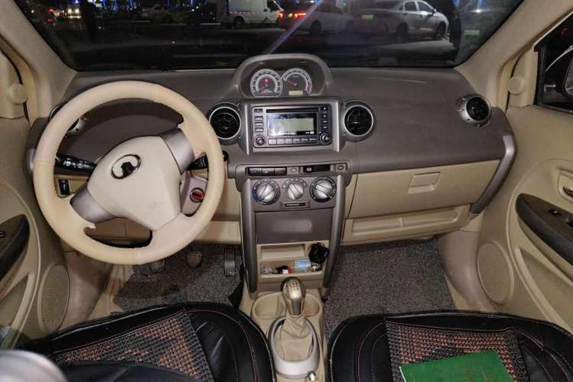 Used Great Wall Florid 2009 1.3 VVT Luxury Model Center Console