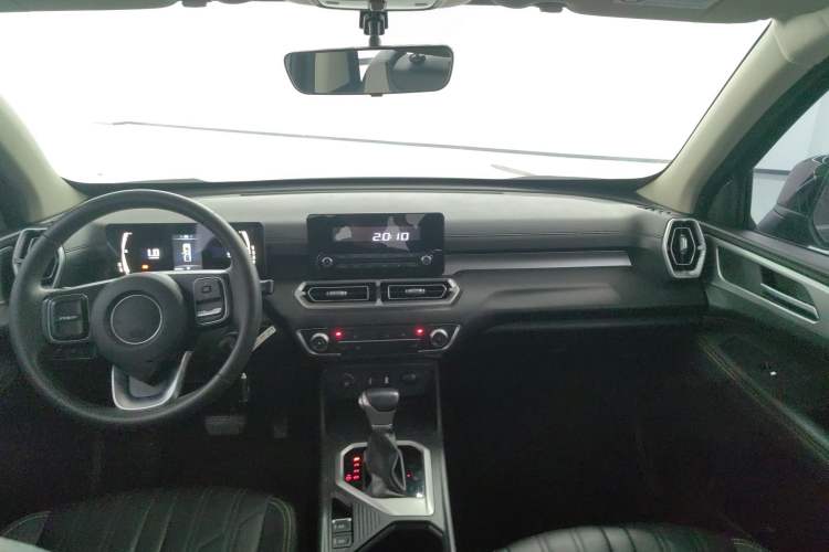 Used Great Wall King Kong Poer 2023 2.0T Automatic Gasoline Two-Wheel-Drive Elite Version Flatbed GW4C20C Center Console
