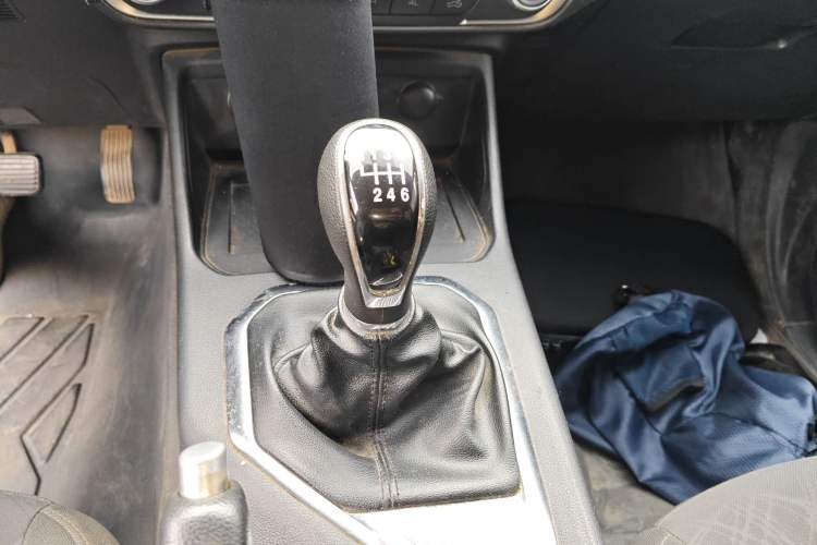 Used Great Wall King Kong Poer 2022 2.0T Manual Diesel 4x4 Entrepreneurial-Grade Long-Box Flatbed GW4D20M Gear Lever