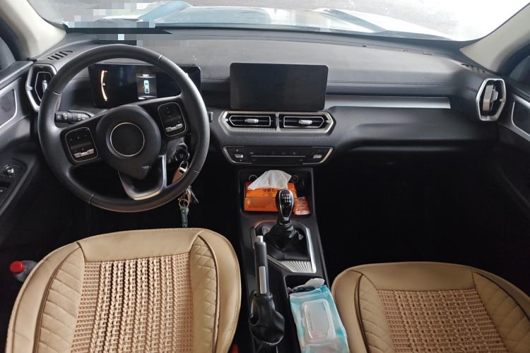 Used Great Wall King Kong Poer 2022 2.0T Manual Gasoline Two-Wheel-Drive Elite Version with Long Bed – GW4C20B Center Console