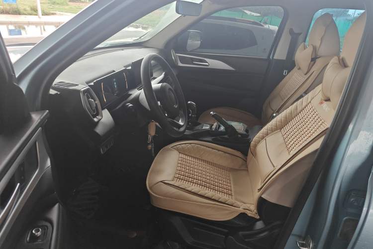 Used Great Wall King Kong Poer 2022 2.0T Manual Gasoline Two-Wheel-Drive Elite Version with Long Bed – GW4C20B Driver Seat