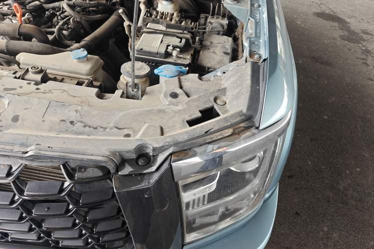 Used Great Wall King Kong Poer 2022 2.0T Manual Gasoline Two-Wheel-Drive Elite Version with Long Bed – GW4C20B Engine Bay Left