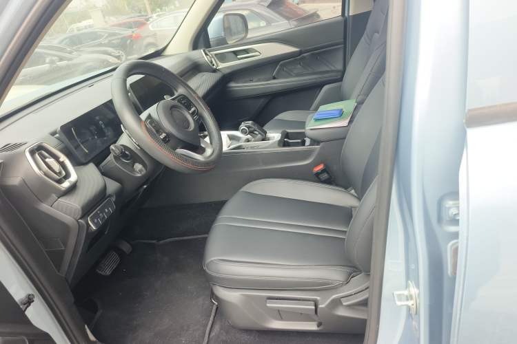 Used Great Wall King Kong Poer 2024 2.0T Automatic 8AT Gasoline Two-Wheel-Drive Navigation Edition Flatbed Left Front Seat