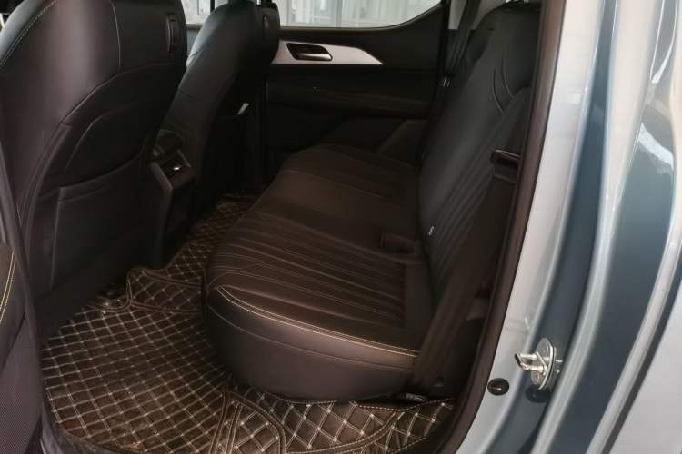 Used Great Wall King Kong Poer 2023 2.0T Automatic Diesel 4x4 Elite Edition Flatbed GW4D20M Left Rear Seat