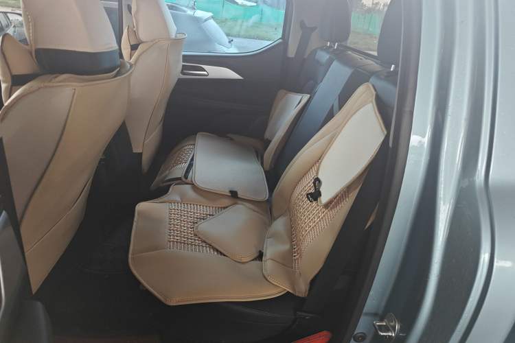 Used Great Wall King Kong Poer 2022 2.0T Manual Gasoline Two-Wheel-Drive Elite Version with Long Bed – GW4C20B Left Rear Seat
