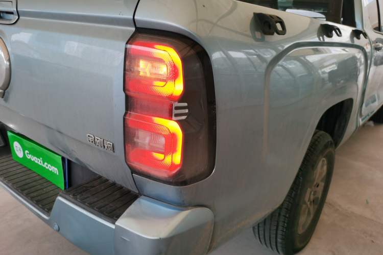 Used Great Wall King Kong Poer 2023 2.0T Automatic Diesel 4x4 Elite Edition Flatbed GW4D20M Right Rear Taillight