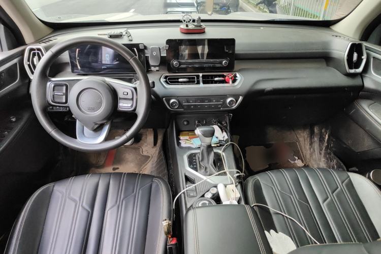 Used Great Wall King Kong Poer 2023 2.0T Automatic Diesel 4x4 Elite Edition Flatbed GW4D20M Center Console