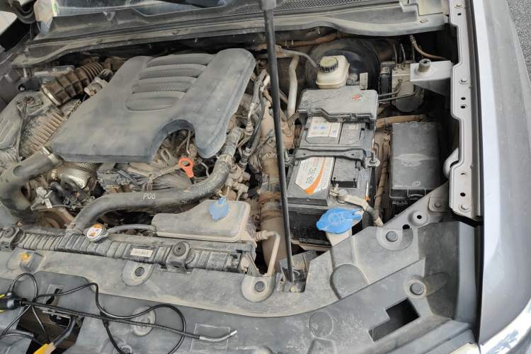 Used Great Wall King Kong Poer 2023 2.0T Automatic Diesel 4x4 Elite Edition Flatbed GW4D20M Engine Bay Left