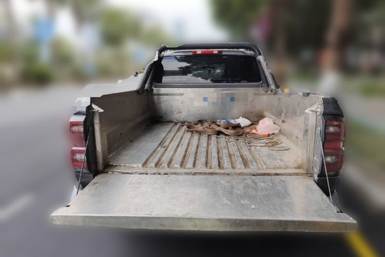 Used Great Wall King Kong Poer 2023 2.0T Automatic Diesel 4x4 Elite Edition Flatbed GW4D20M Trunk