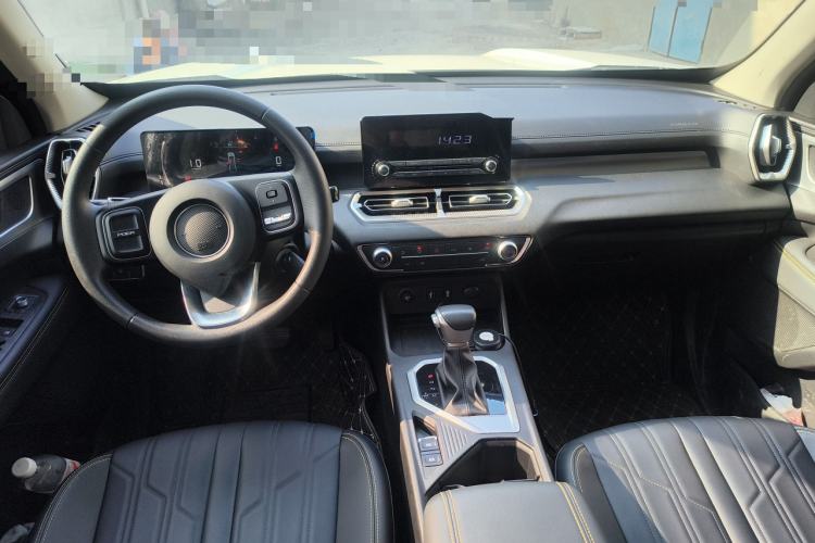 Used Great Wall King Kong Poer 2023 2.0T Automatic Gasoline Two-Wheel-Drive Elite Version Flatbed GW4C20C Center Console