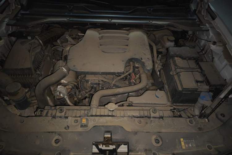 Used Great Wall King Kong Poer 2023 2.0T Automatic Diesel Two-Wheel-Drive Elite Version Flatbed GW4D20M Engine Bay