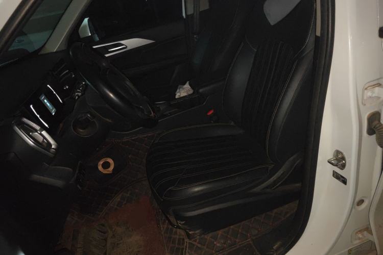 Used Great Wall King Kong Poer 2023 2.0T Automatic Diesel Two-Wheel-Drive Elite Version Flatbed GW4D20M Left Front Seat