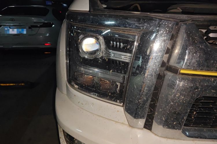 Used Great Wall King Kong Poer 2023 2.0T Automatic Diesel Two-Wheel-Drive Elite Version Flatbed GW4D20M Right Front Headlight