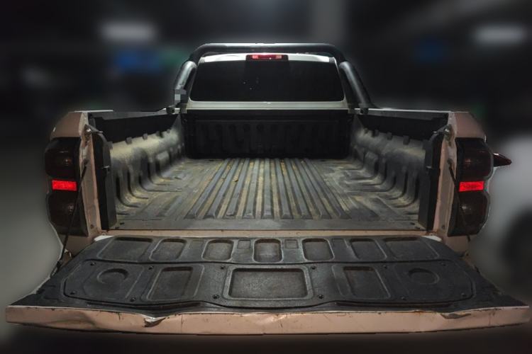 Used Great Wall King Kong Poer 2023 2.0T Automatic Diesel Two-Wheel-Drive Elite Version Flatbed GW4D20M Trunk