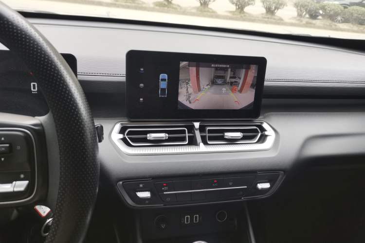 Used Great Wall King Kong Poer 2022 2.0T Manual Gasoline Two-Wheel Drive Elite Version with Long Bed and Flatbed – GW4C20B Audio And AC Panel