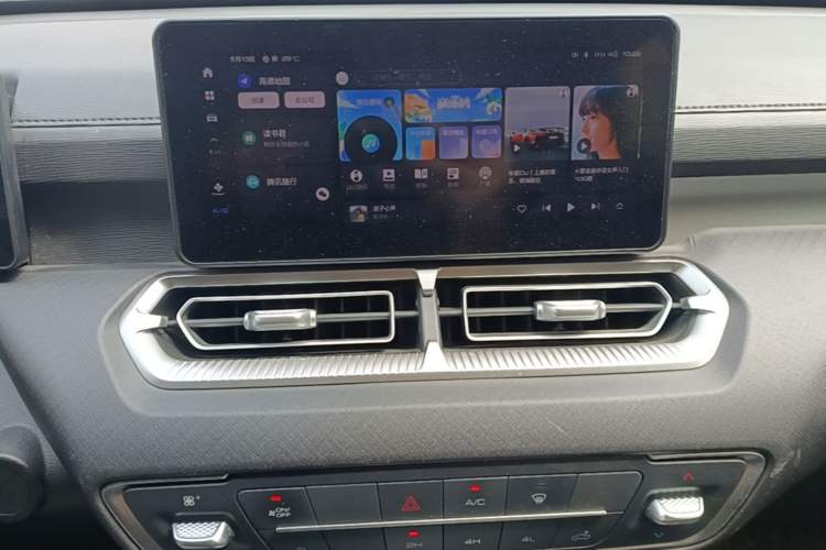 Used Great Wall King Kong Poer 2022 2.0T Manual Diesel 4x4 Elite Long-Box Version GW4D20M Audio And AC Panel