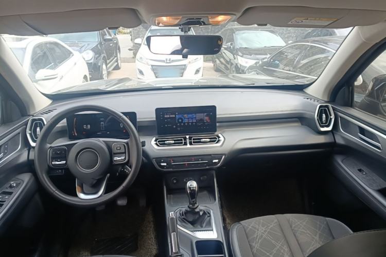 Used Great Wall King Kong Poer 2022 2.0T Manual Diesel 4x4 Elite Long-Box Version GW4D20M Center Console