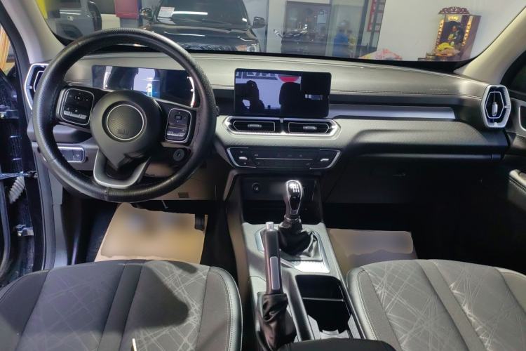 Used Great Wall King Kong Poer 2022 2.0T Manual Diesel Two-Wheel Drive Elite Version with Long Bed GW4D20M Center Console