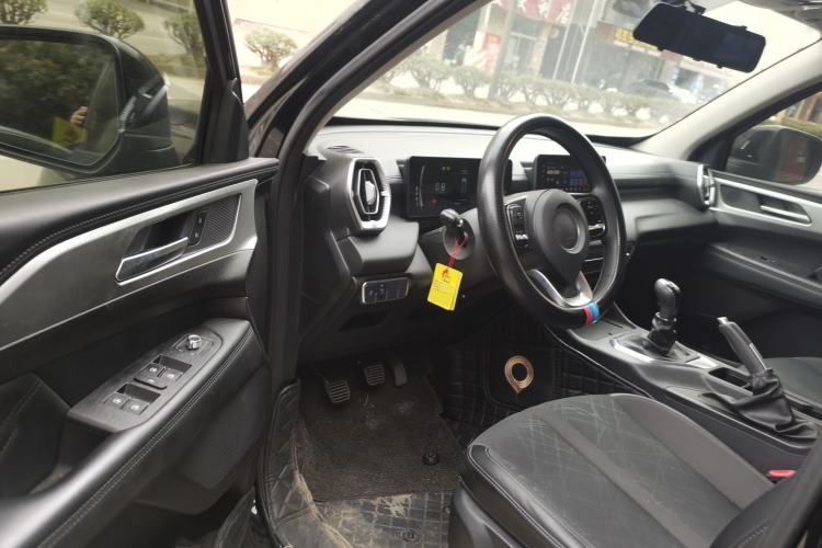 Used Great Wall King Kong Poer 2022 2.0T Manual Gasoline Two-Wheel Drive Elite Version with Long Bed and Flatbed – GW4C20B Driver Seat