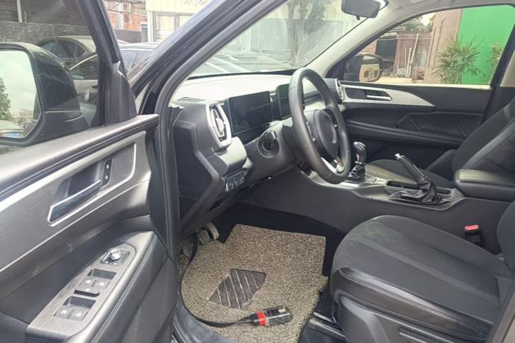 Used Great Wall King Kong Poer 2022 2.0T Manual Diesel 4x4 Elite Long-Box Version GW4D20M Driver Seat