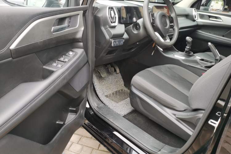 Used Great Wall King Kong Poer 2022 2.0T Manual Diesel Two-Wheel-Drive Entrepreneurial Long-Box Version GW4D20M Driver Seat