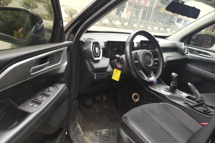 Used Great Wall King Kong Poer 2022 2.0T Manual Gasoline Two-Wheel Drive Elite Version with Long Bed and Flatbed – GW4C20B Driver Seat