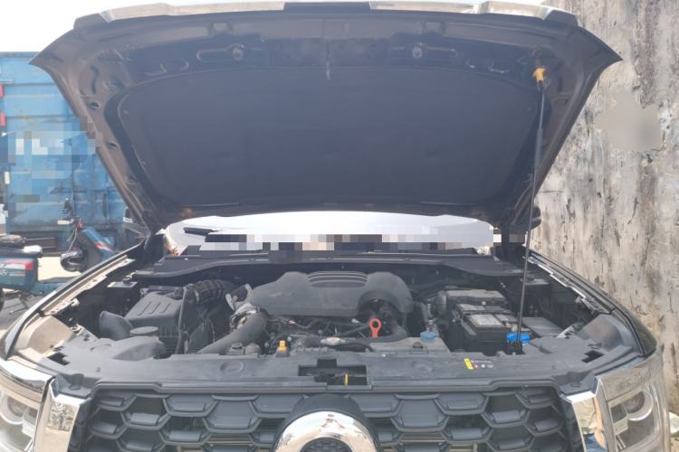 Used Great Wall King Kong Poer 2022 2.0T Manual Diesel Two-Wheel Drive Elite Version with Long Bed GW4D20M Engine Bay