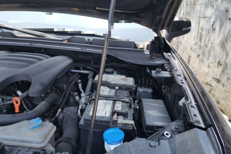 Used Great Wall King Kong Poer 2022 2.0T Manual Diesel Two-Wheel Drive Elite Version with Long Bed GW4D20M Engine Bay Left