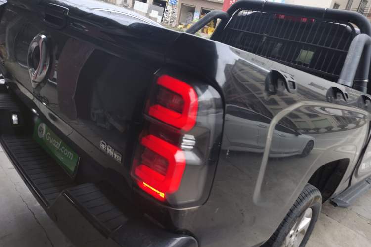 Used Great Wall King Kong Poer 2022 2.0T Manual Gasoline Two-Wheel Drive Elite Version with Long Bed and Flatbed – GW4C20B Exterior 3