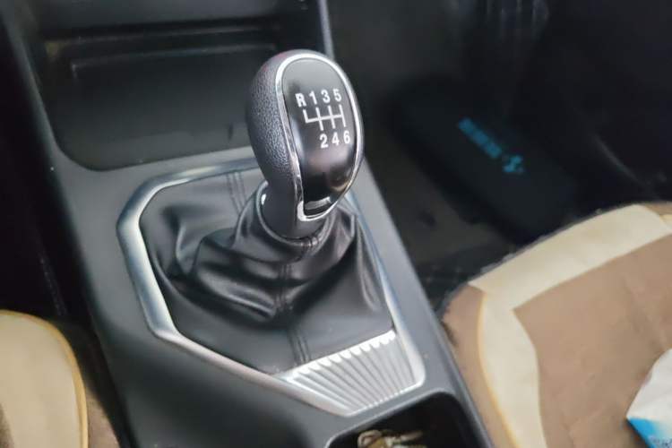 Used Great Wall King Kong Poer 2022 2.0T Manual Diesel Two-Wheel Drive Elite Version with Long Bed GW4D20M Gear Lever