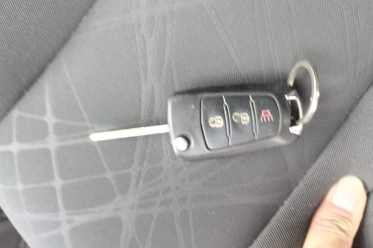 Used Great Wall King Kong Poer 2022 2.0T Manual Gasoline Two-Wheel Drive Elite Version with Long Bed and Flatbed – GW4C20B Interior 1