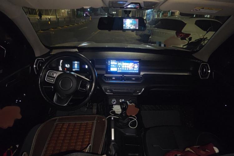 Used Great Wall King Kong Poer 2022 2.0T Manual Diesel Two-Wheel Drive Elite Version with Long Bed GW4D20M Interior 2