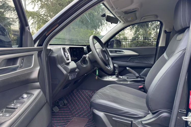 Used Great Wall King Kong Poer 2022 2.0T Manual Diesel 4x4 Elite Long-Box Version GW4D20M Interior 3