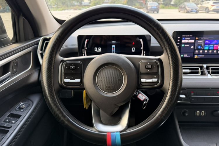 Used Great Wall King Kong Poer 2022 2.0T Manual Gasoline Two-Wheel Drive Elite Version with Long Bed and Flatbed – GW4C20B Interior 9
