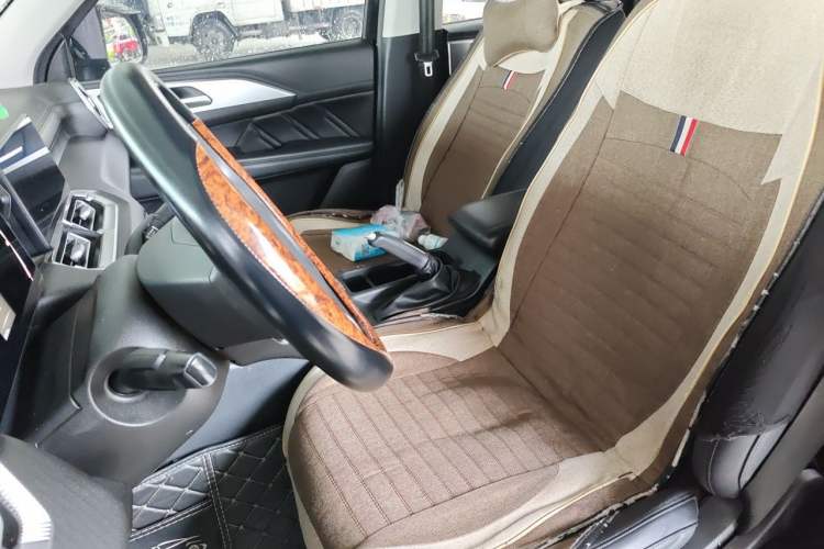 Used Great Wall King Kong Poer 2022 2.0T Manual Diesel Two-Wheel Drive Elite Version with Long Bed GW4D20M Left Front Seat