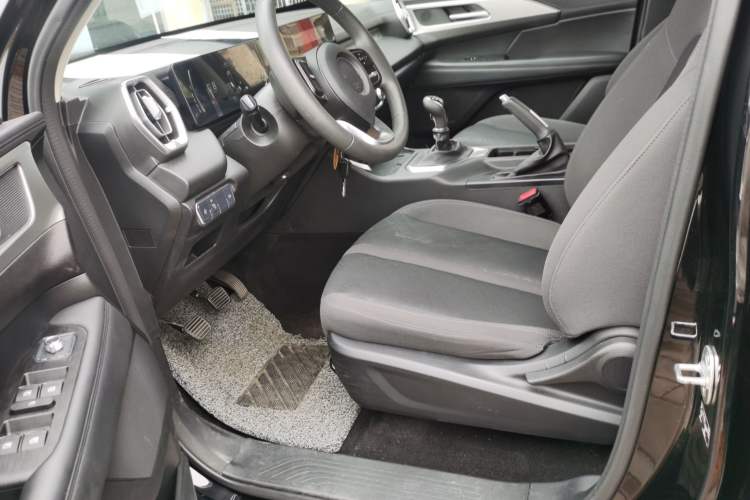 Used Great Wall King Kong Poer 2022 2.0T Manual Diesel Two-Wheel-Drive Entrepreneurial Long-Box Version GW4D20M Left Front Seat