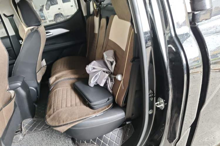 Used Great Wall King Kong Poer 2022 2.0T Manual Diesel Two-Wheel Drive Elite Version with Long Bed GW4D20M Left Rear Seat