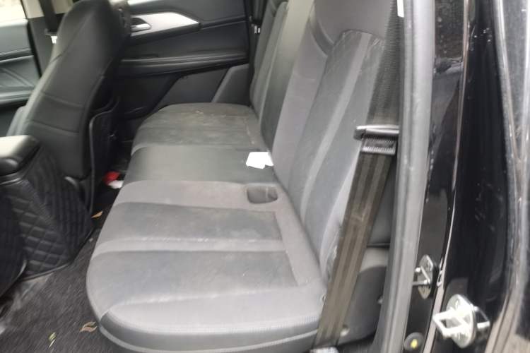 Used Great Wall King Kong Poer 2022 2.0T Manual Gasoline Two-Wheel Drive Elite Version with Long Bed and Flatbed – GW4C20B Left Rear Seat