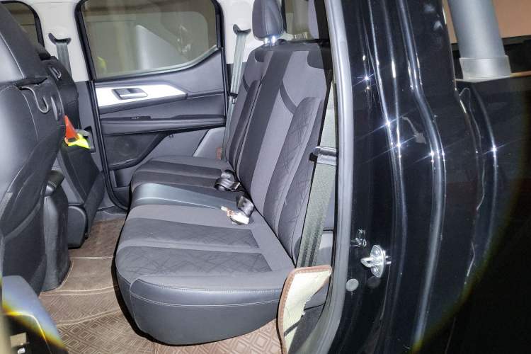 Used Great Wall King Kong Poer 2022 2.0T Manual Diesel Two-Wheel Drive Elite Version with Long Bed GW4D20M Left Rear Seat