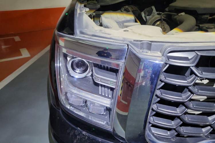 Used Great Wall King Kong Poer 2022 2.0T Manual Diesel Two-Wheel Drive Elite Version with Long Bed GW4D20M Right Front Headlight