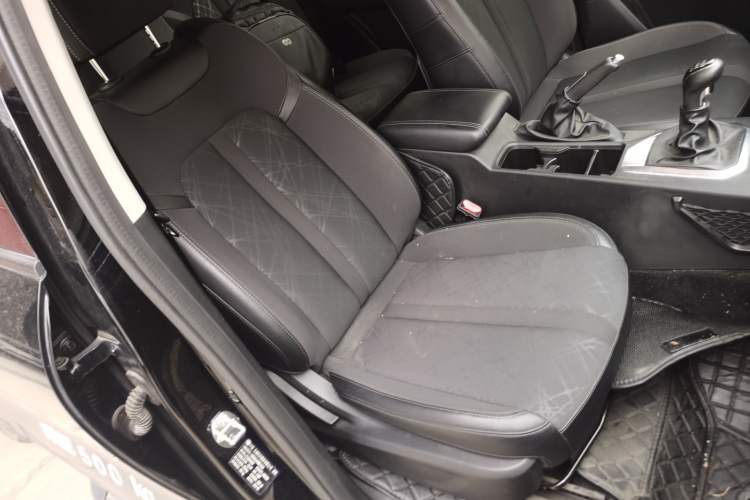 Used Great Wall King Kong Poer 2022 2.0T Manual Gasoline Two-Wheel Drive Elite Version with Long Bed and Flatbed – GW4C20B Right Front Seat