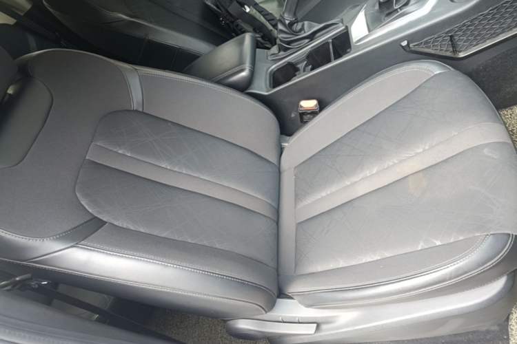 Used Great Wall King Kong Poer 2022 2.0T Manual Diesel 4x4 Elite Long-Box Version GW4D20M Right Front Seat