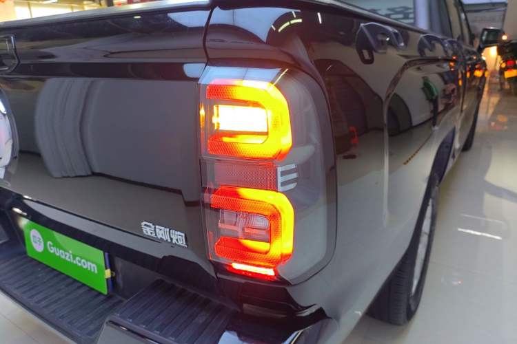Used Great Wall King Kong Poer 2022 2.0T Manual Diesel Two-Wheel Drive Elite Version with Long Bed GW4D20M Right Rear Taillight