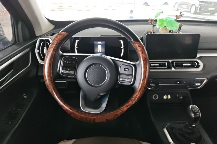 Used Great Wall King Kong Poer 2022 2.0T Manual Diesel Two-Wheel Drive Elite Version with Long Bed GW4D20M Steering Wheel