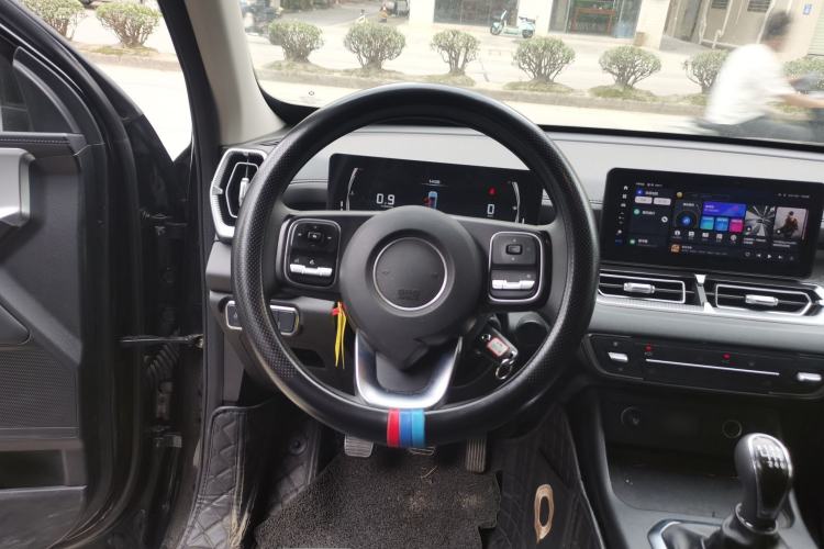 Used Great Wall King Kong Poer 2022 2.0T Manual Gasoline Two-Wheel Drive Elite Version with Long Bed and Flatbed – GW4C20B Steering Wheel