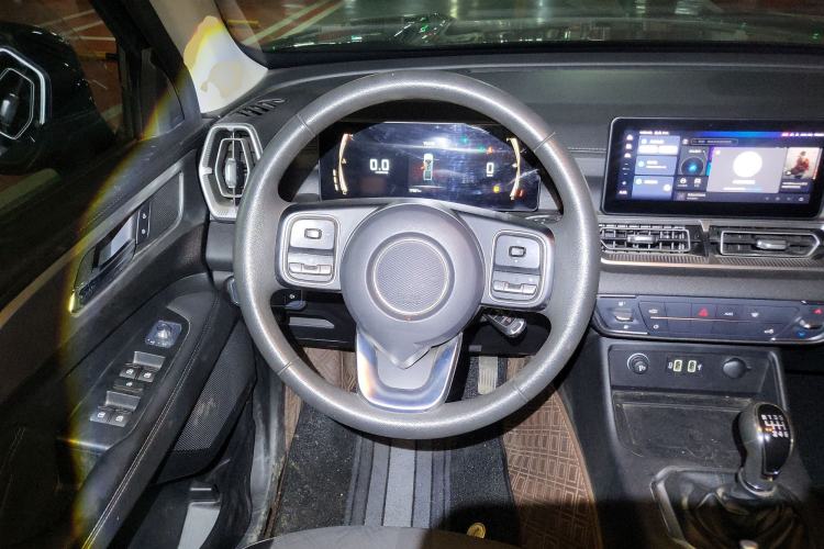 Used Great Wall King Kong Poer 2022 2.0T Manual Diesel Two-Wheel Drive Elite Version with Long Bed GW4D20M Steering Wheel
